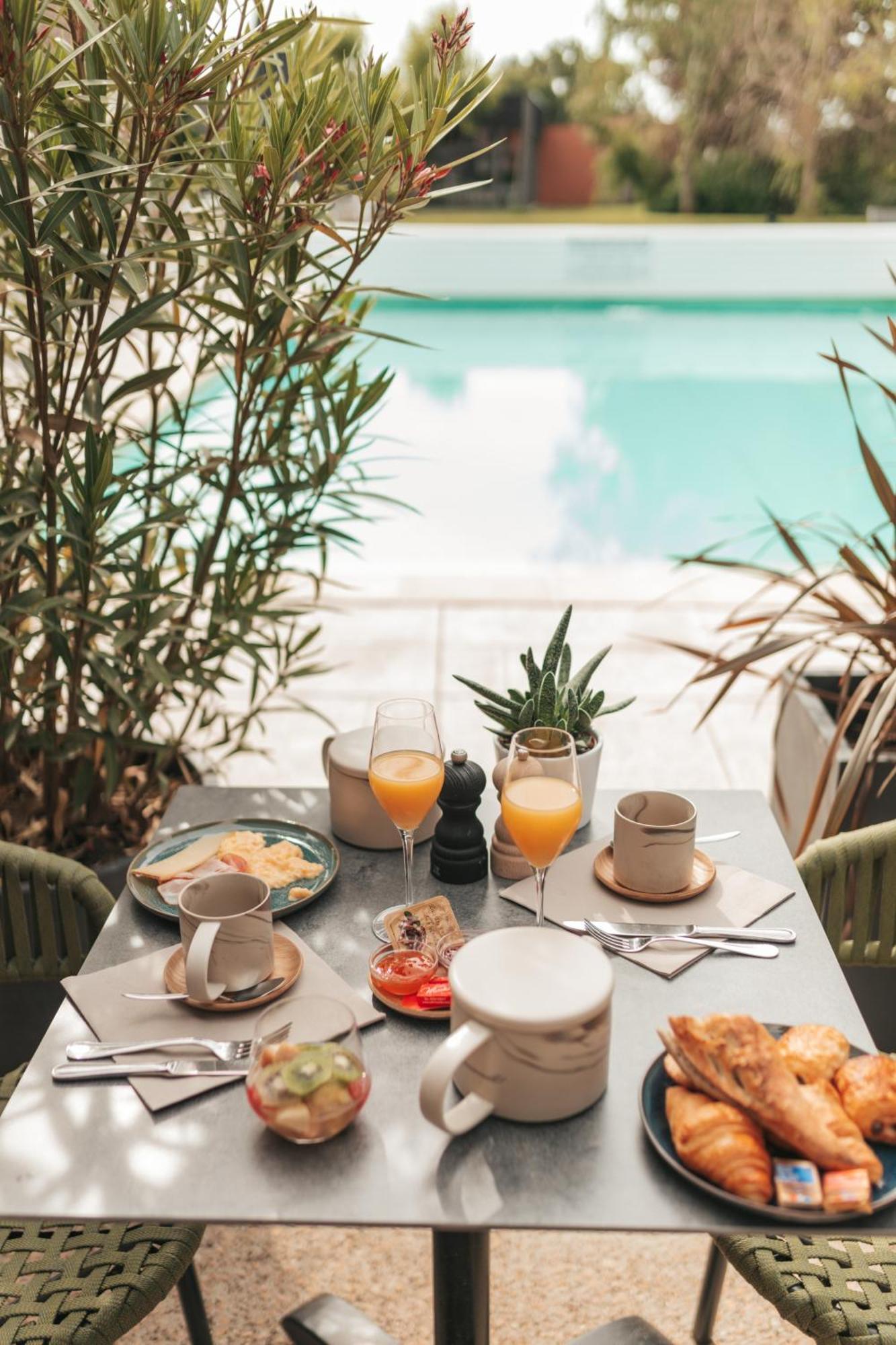 Le Dracy Hotel Et Spa Exterior photo
