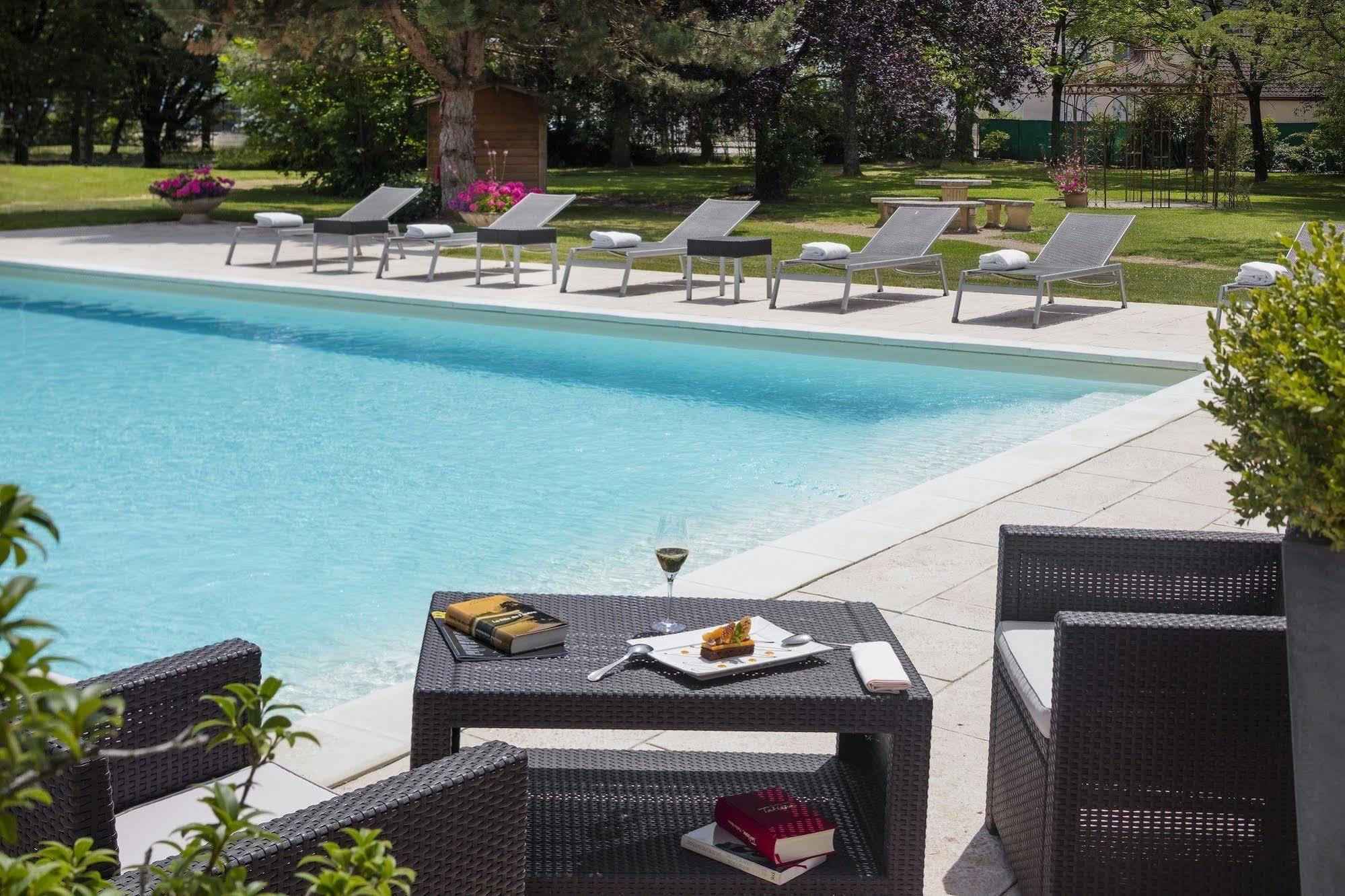 Le Dracy Hotel Et Spa Exterior photo